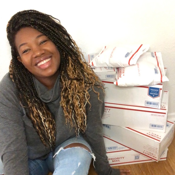 Meet your Posher, Julianna - Picture 2 of 2